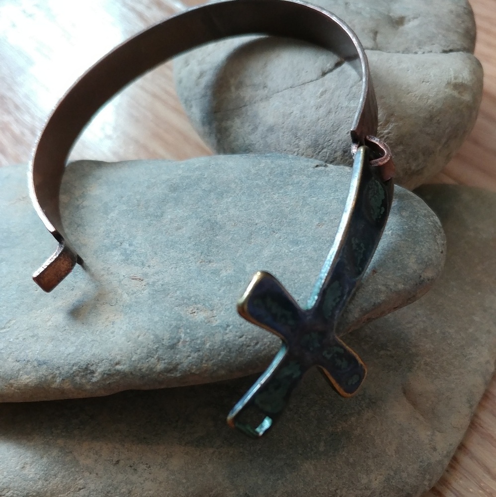 Cross Bracelet - Picture 4 of 5